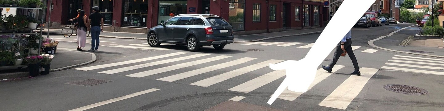Bilde av kryss i Markveien med illustrasjon av pekende hånd nedover